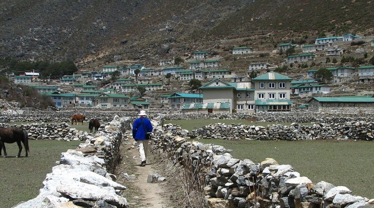 Hike to Khumjung (3,790m) via Syangboche (3,780m)