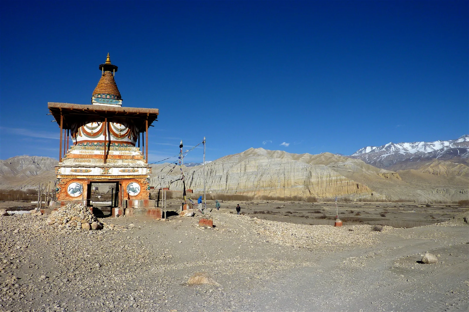 Trek from Tsarang to Lo-Manthang 3840m: Upper Trail 7-8 hours, Lower trail 4-5 hours'