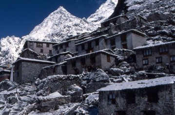 Simigaon to Kelthang Kharka (3710M) / 6hrs walk / Overnight at mountain lodge or tented camp'