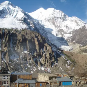  Acclimatized. Day hike to the Gangapurna Glacier Lake.