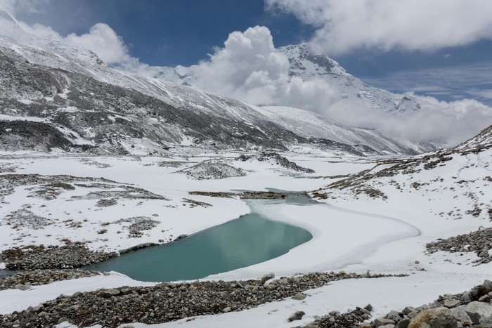 Trekking to Seto Pokhari'