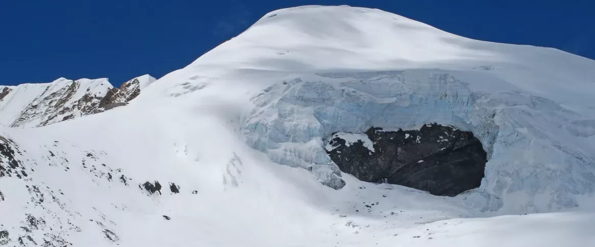 Summit to Saribung Peak 6346m and back to Base Camp 4950m/8-9 hours'