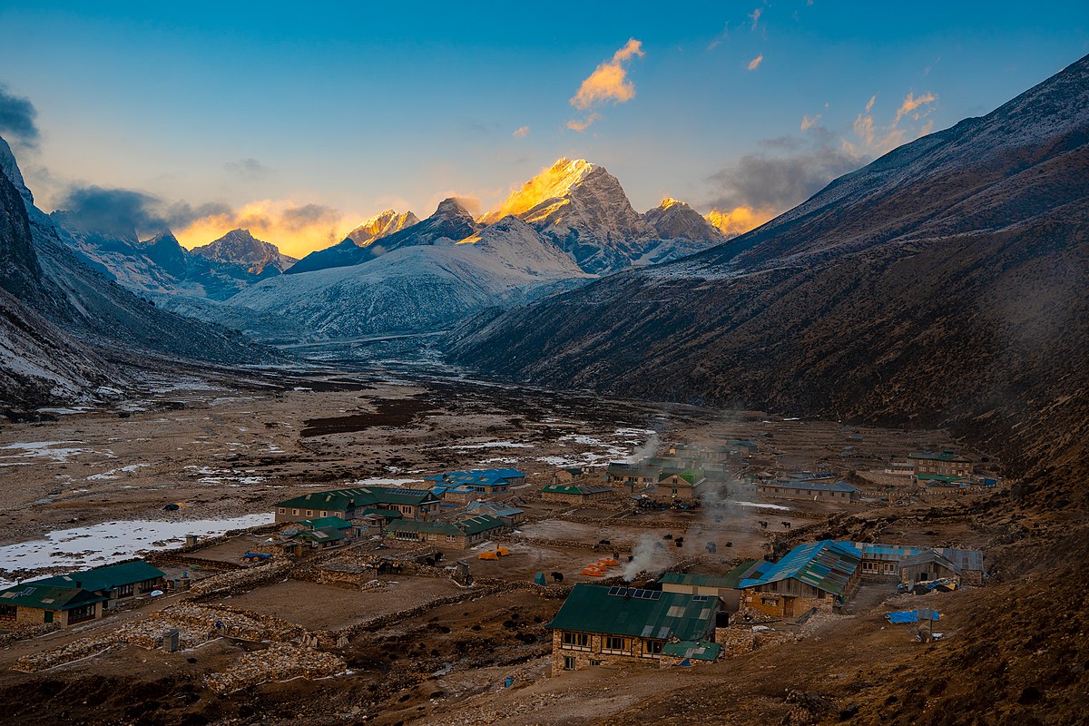 Trek to Pheriche (4,371 m /14,340 ft).