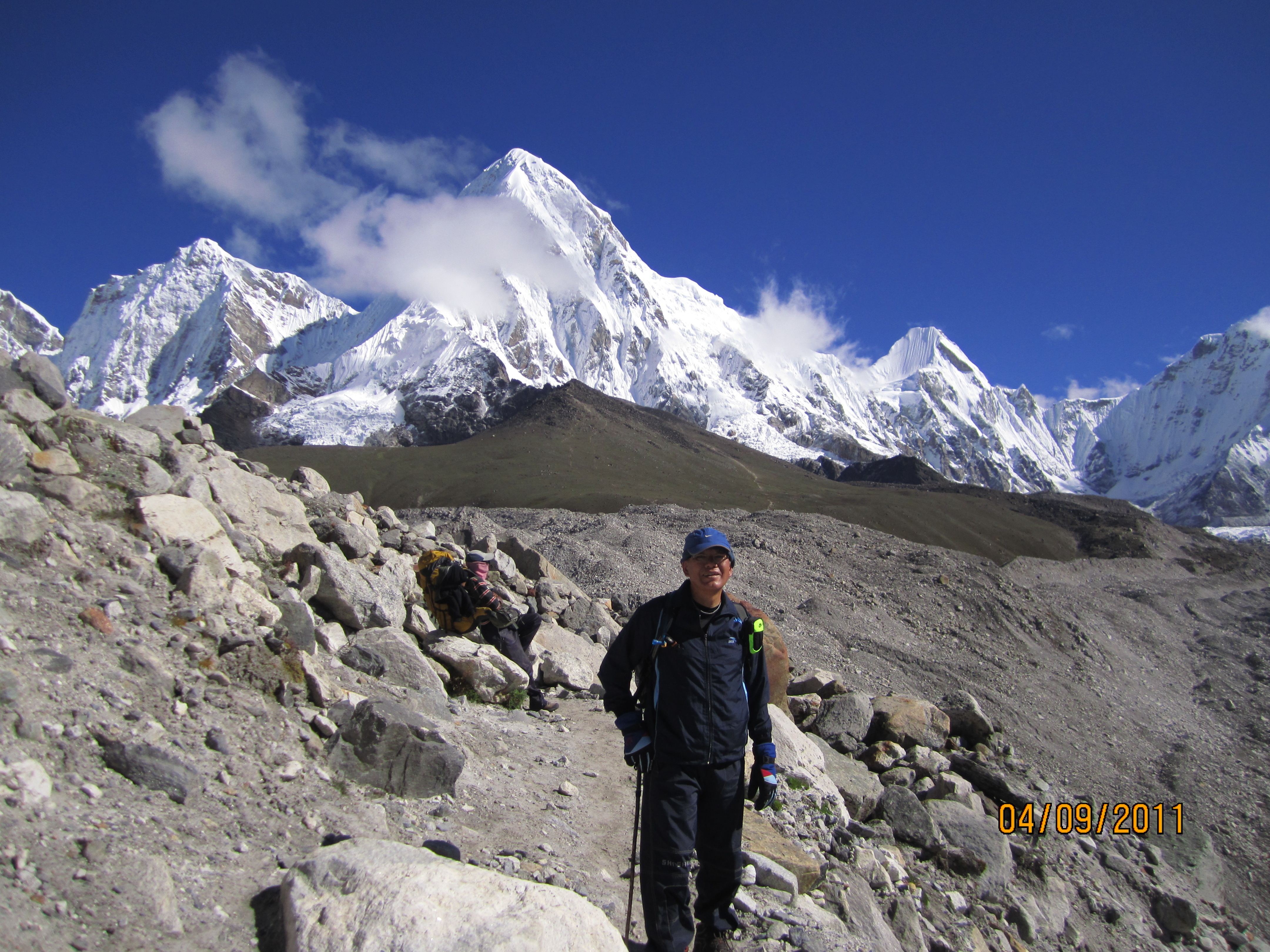 Lobuche to Gorak Shep (5,170 m/16,961ft))