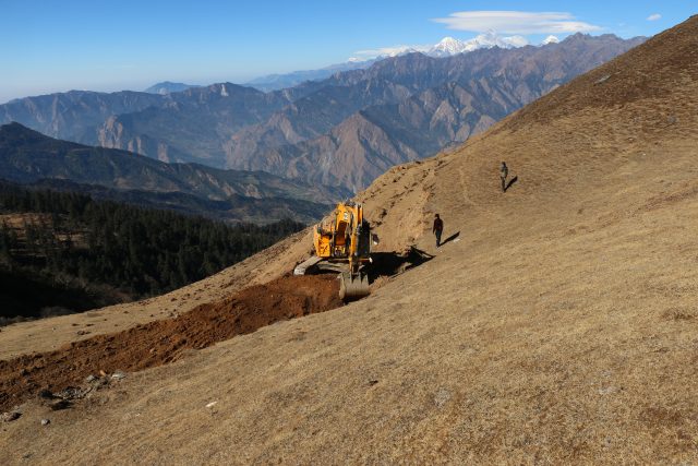 Singla pass to Pongsang pass (3800m)'