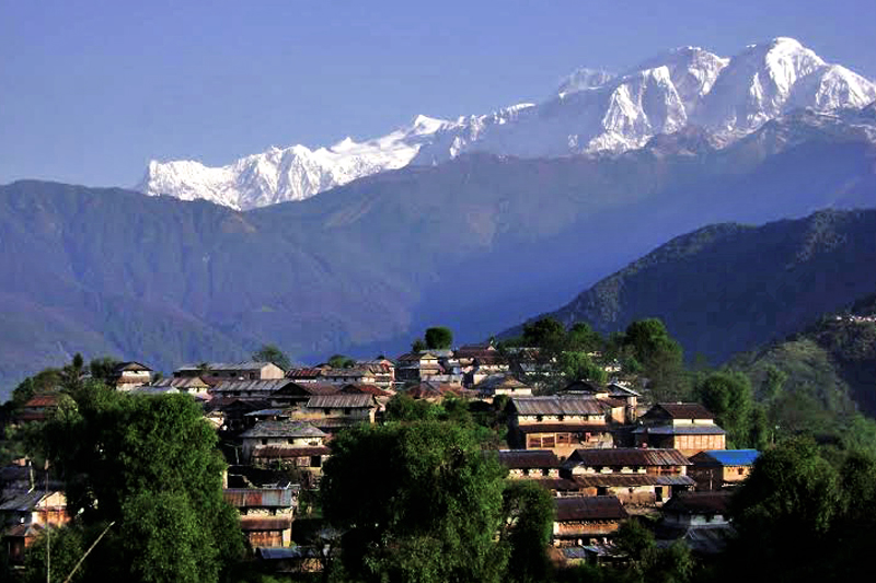 Morning four wheel drive to Kapoor Gaon.Afternoon Trek to Ghale gaon'