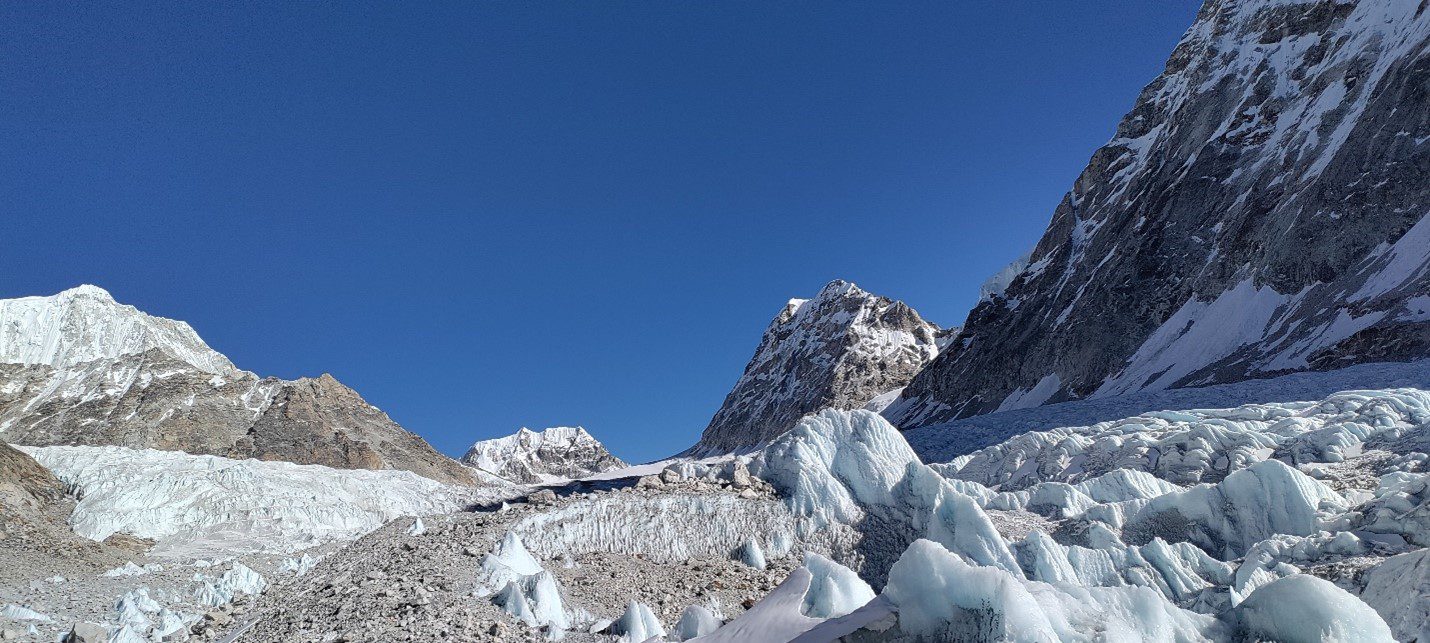 Na Gaon to Trakarding (4000M) / 4hrs walk / Overnight at tented camp'