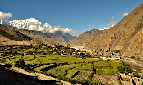 Drive Tatopani to Kagbeni