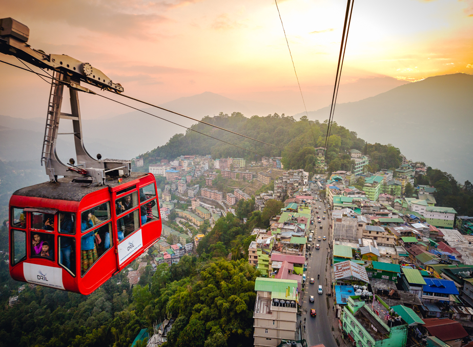 Darjeeling – Gangtok (98 km, 4.1/2 hours). Overnight at the hotel in Gangtok.'