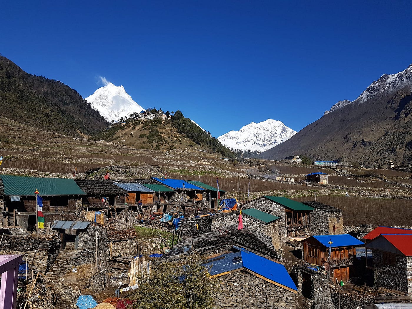 Trek Larkya La  Pass (5235 m) to Bhimthang (3610 m).'