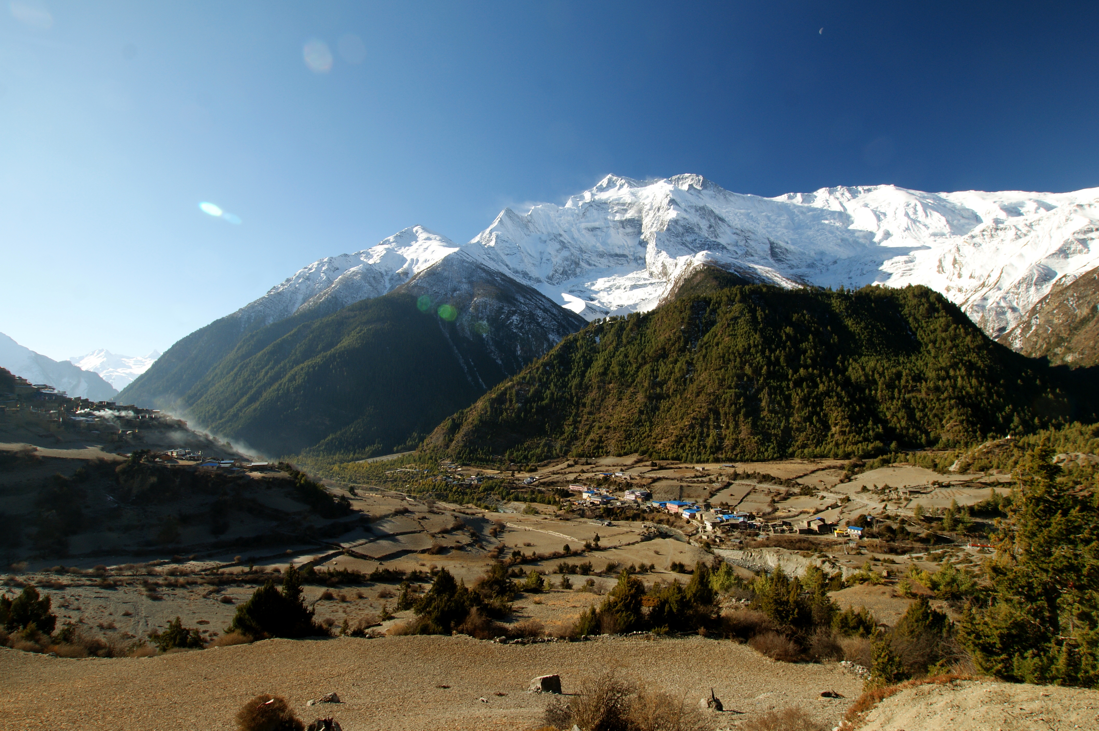 Chame to Upper Pisang (3300M) / 5.5hrs walk / Overnight at mountain lodge'