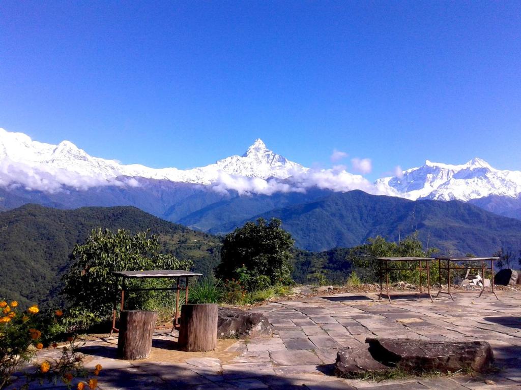 Ghunsa to Khadka / 6.5hrs walk / Overnight at local home stay or tented camp'