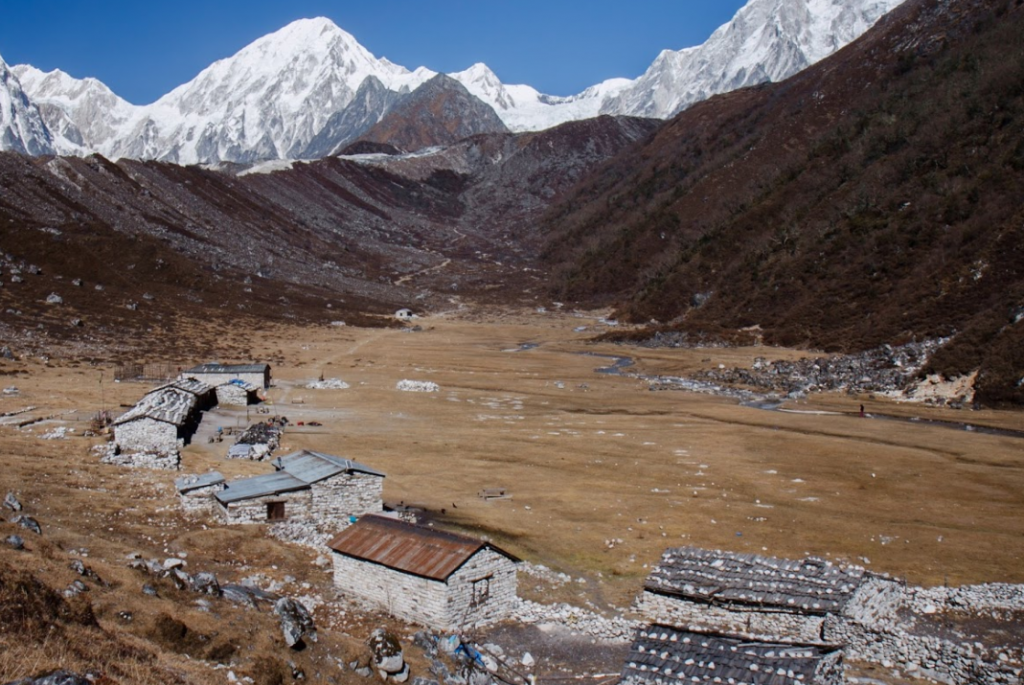 Trek to Bimthang