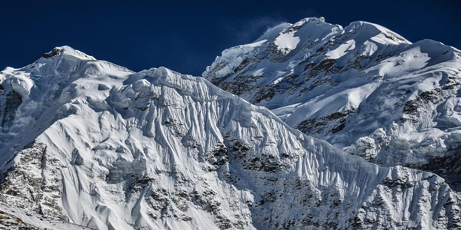 Lapsang La to Bokta high camp (5000M) / 7hrs approx walk / Overnight at tented camp'