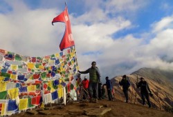 Early morning hike to Mardi Himal Base Camp