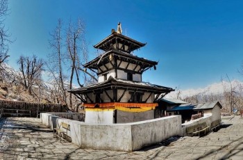 Trek to Muktinath. Pilgrimage hour.'