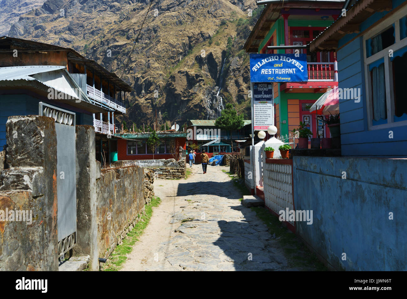 Bahundanda to Tal (1700M) / 6hrs walk / Overnight at mountain lodge'