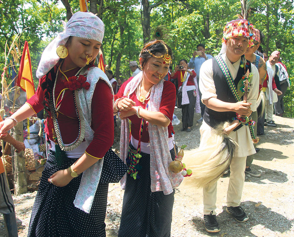 Trek to Yaklabhatti. Overnight'