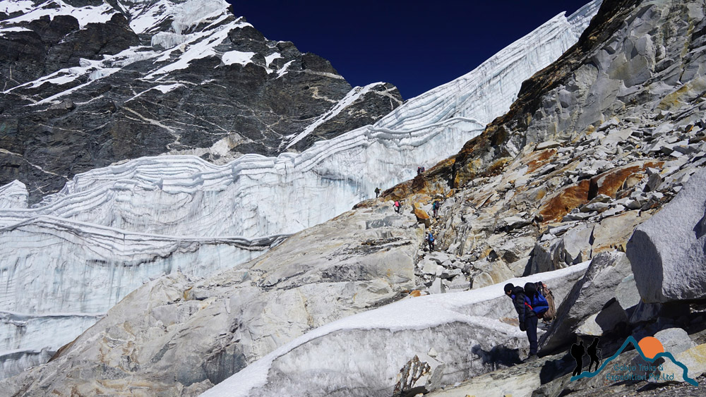 Trekking to Amphulabcha east camp(5,400m).'