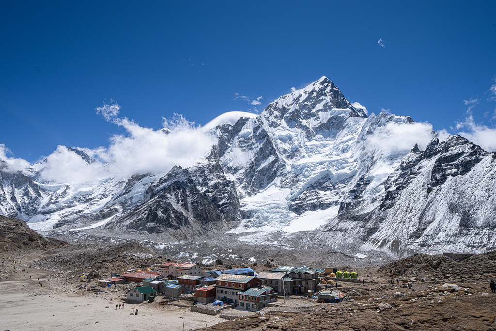 Dingboche to Duglha (4593 m / 15069 ft)