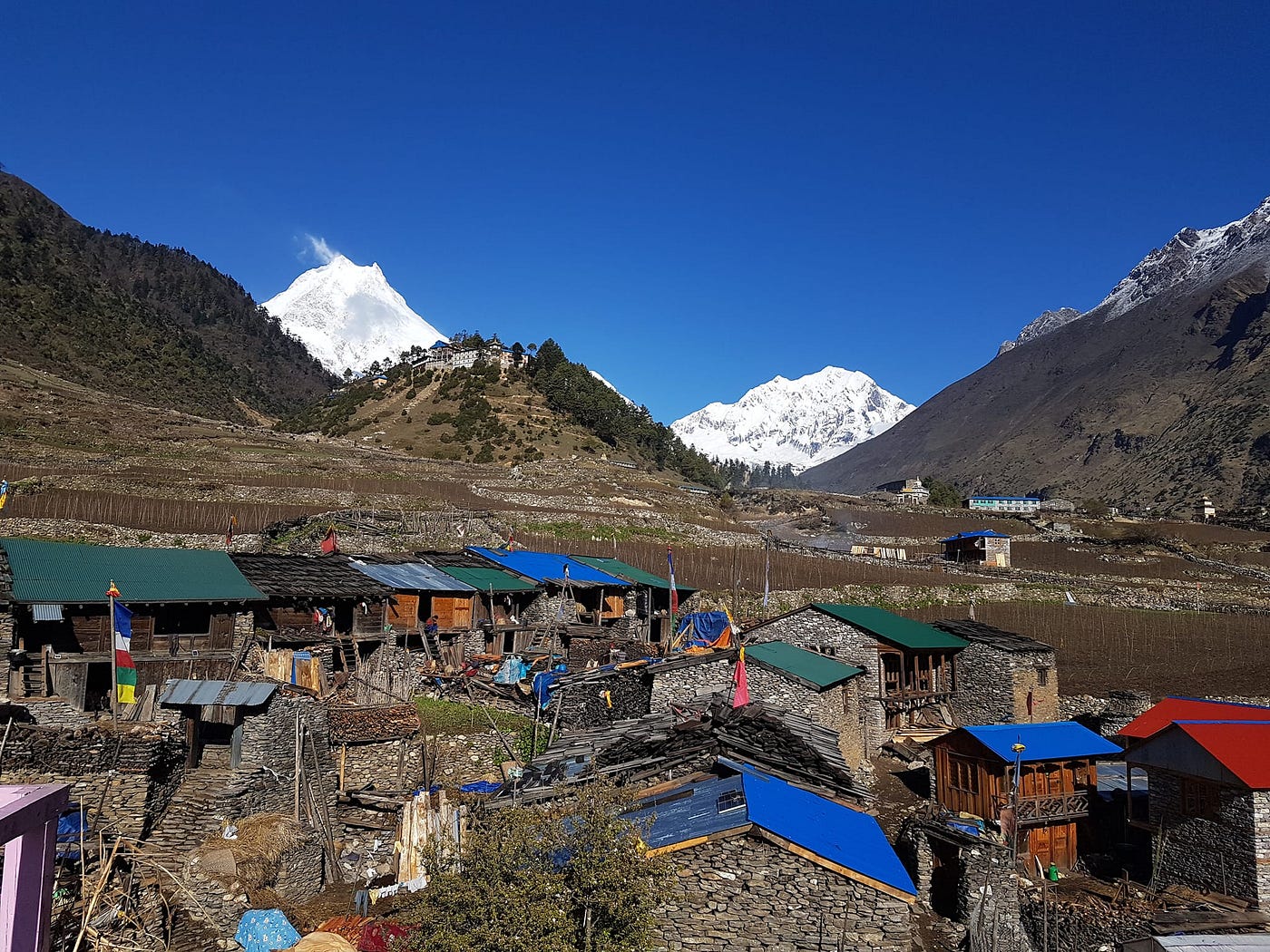 Dharamsala / Larkya pass (5213m) and descending to Bimthang 3630m)'