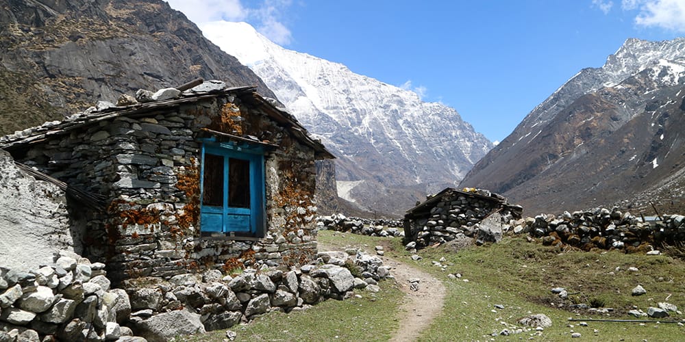 Beding to Na Gaon (4180M) / 4.5 hrs walk / Overnight at mountain lodge or tented camp'