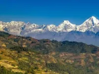 Drive Sundarijal. Trek Chisapani (2215m)