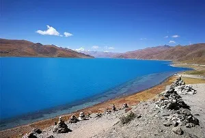 Drive Yamdrok Lake to Gyangtse.